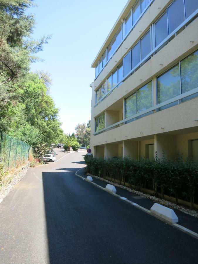 Joli A Front De Appartement
