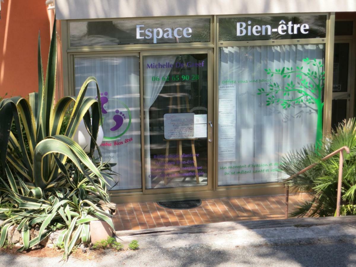 Joli A Front De * Saint-Raphael (Var)